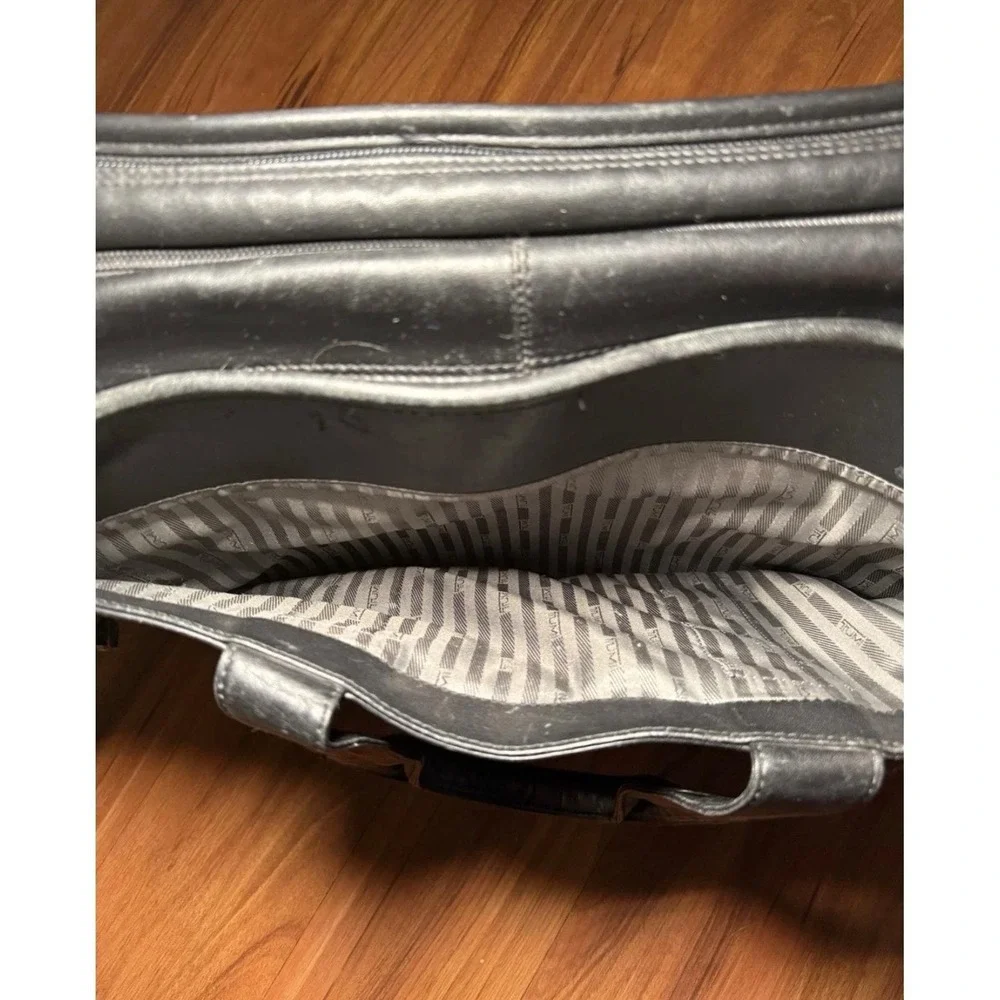 VTG TUMI Alpha Black Leather Messenger Laptop Bag Brief Case Expandable Classic